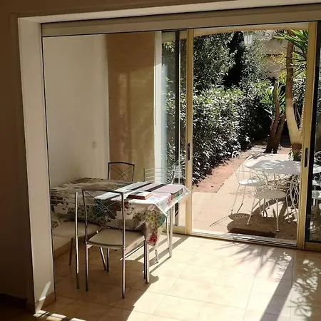 Beautifull 2 Appt, Closed Main Sights! Appartement Saint-Raphaël